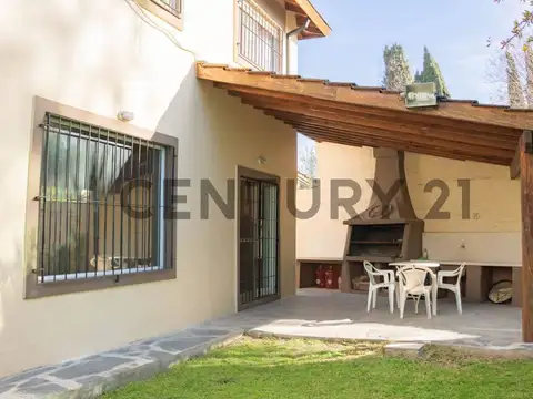 Casa 6 ambientes con 5 baños