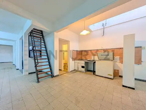 DEPOSITO Y OFICINAS - PH DE 3 DORMITORIOS - TERRAZA - COCHERAS - REPUBLICA DE LA SEXTA