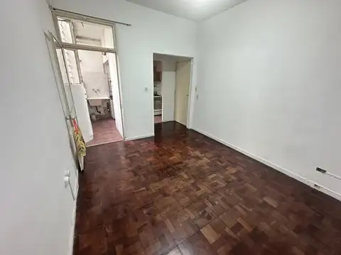 Juramento 2400, Piso 1