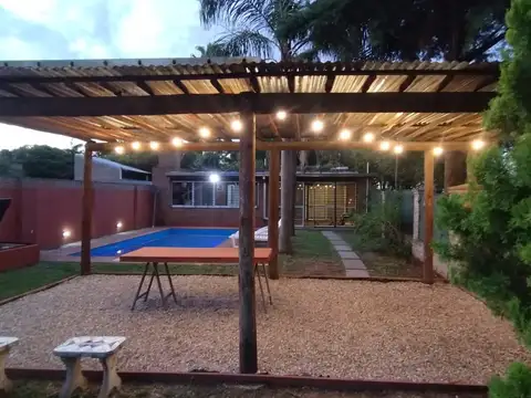 Venta casa de 1 dormitorio, pileta y cochera