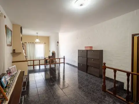 Casa 8 ambientes con 1 baño