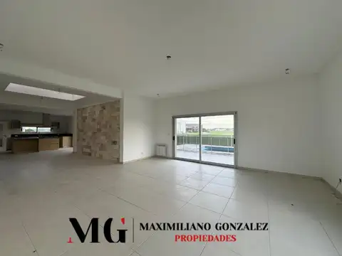 Casa 6 ambientes con 4 baños