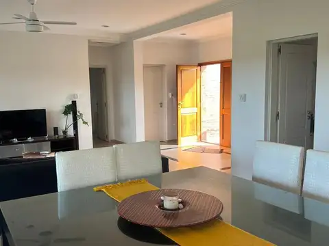 Casa 6 ambientes con 4 baños