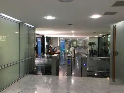 Oficina en Alquiler con 5 cocheras