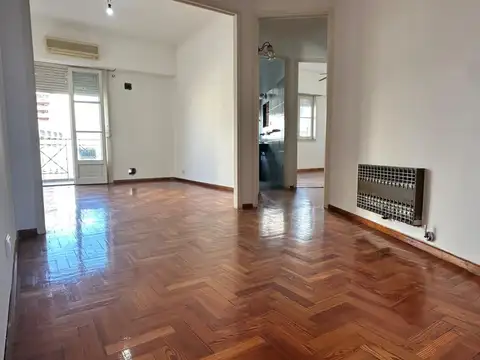 3 ambientes c/servicio dependencia a 100 Mts. De Av. Mitre.