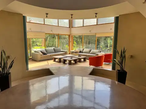 Casa 11 ambientes con 5 baños