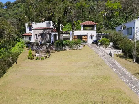 Casa en Venta con 3 cocheras