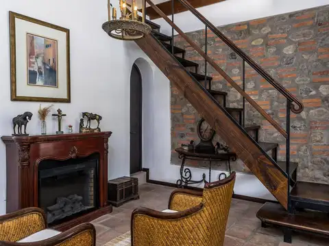 Casa 9 ambientes con 3 baños