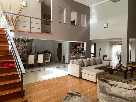 IMPORTANTE CASA EN ABASTO 3 DORMITORIOS