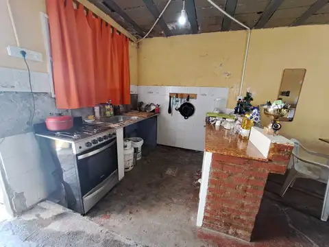 Casa 4 ambientes con 1 baño