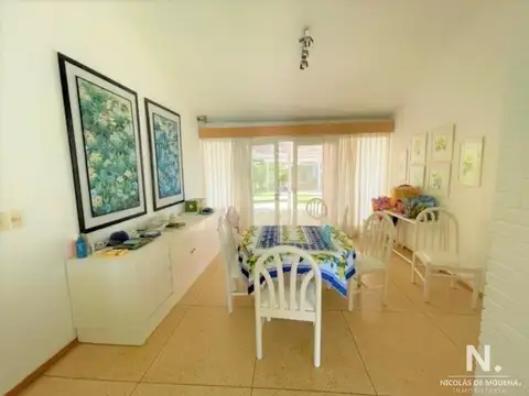 Casa 4 ambientes con 2 baños