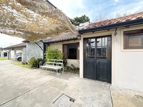 Casa en Venta con 2 cocheras