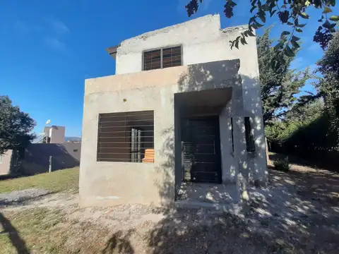 Casa 2 ambientes con 1 baño