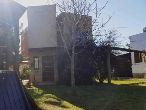 Las Gardenias e/ Las Madreselvas y Los Malvones