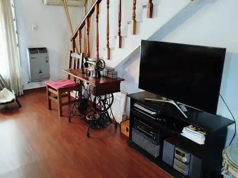 Depto Tipo Casa 2 ambientes con 1 baño