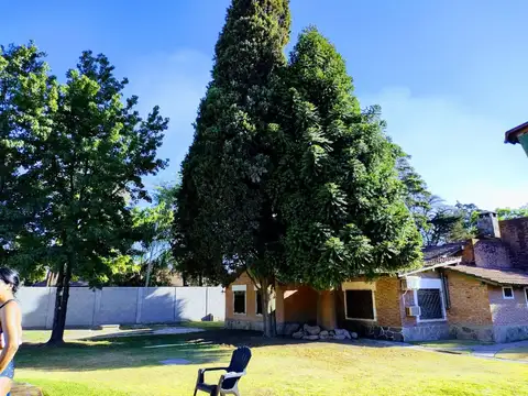 Casa en Venta con 4 cocheras