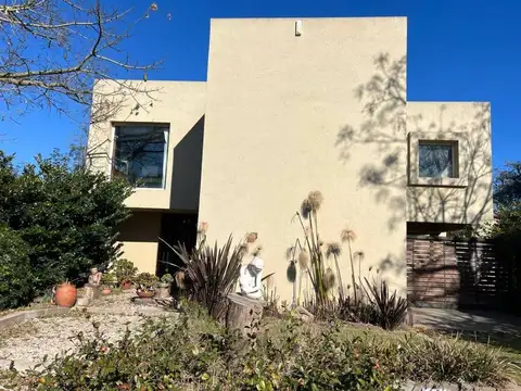 Venta casa 6 amb en Barrio El Aromo APTA CREDITO