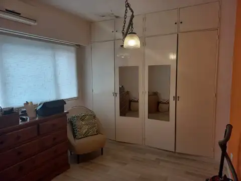 Flores - Semipiso al frente 3 amb. c/dependencia y balcón terraza