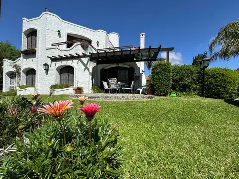 Casa en Alquiler de 3 dormitorios