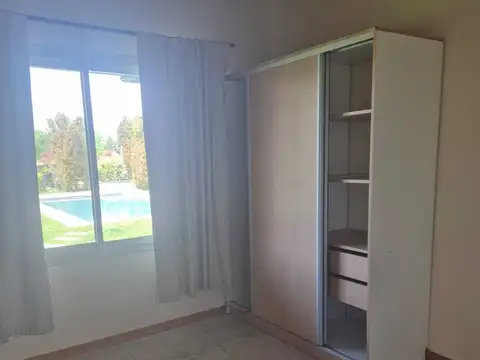 Casa en Alquiler con 1 cochera