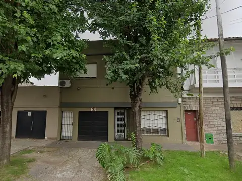 CASA EN  2 PLANTAS MUY BIEN UBICADA 1 CUADRA ESTACION BOULOGNE