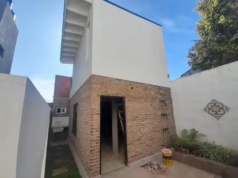 Casa  en Venta ubicado en Castelar, Morón, G.B.A. Zona Oeste - AMA0087_LP545156_5