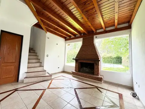 Casa 5 ambientes con 2 baños