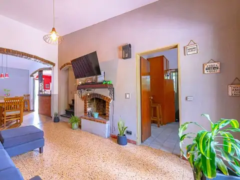 Casa en Venta con 2 cocheras