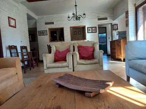 Casa 7 ambientes con 4 baños