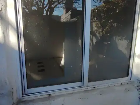 EN ALQUILER - DEPOSITO EN PH AL FONDO- AMPLIO PASILLO IDEAL GUARDADO DE MERCADERIA