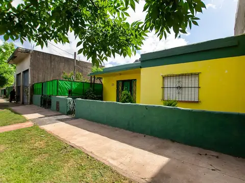 CASA EN VENTA EN MONTE GRANDE SOBRE LOTE DE 220 M2
