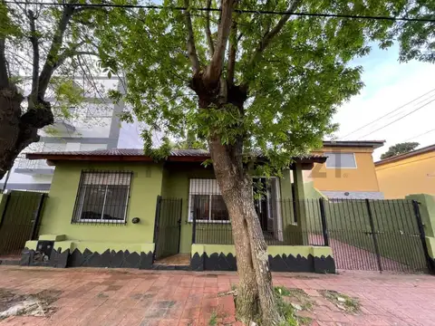 Casa 10 ambientes con 5 baños