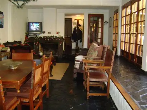 Casa 6 ambientes con 2 baños