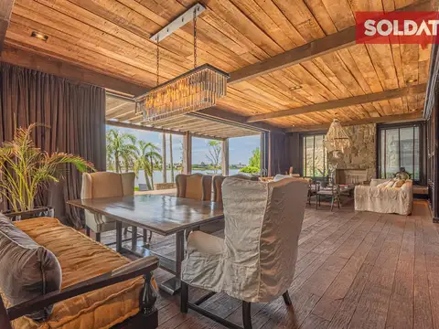 Casa en Alquiler con 2 cocheras