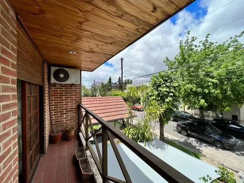 VENTA! Casa tipo duplex de 4 amb c/ cochera! Haedo Norte