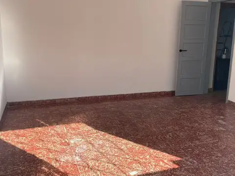 25 de Agosto , entre Solis y Piovene 900