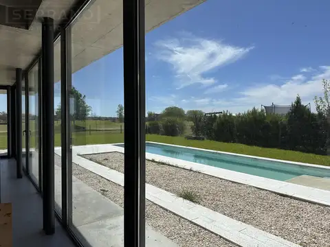 Casa en Alquiler en El Cantón - Barrio Golf, USD 2.700