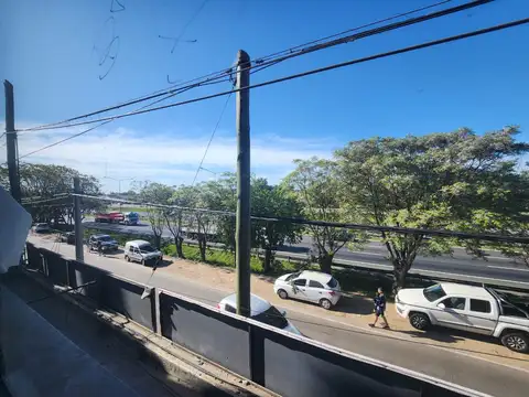 AMPLIO LOCAL IDEAL PARA OFICINAS,GIMNASIO,DEPOSITO