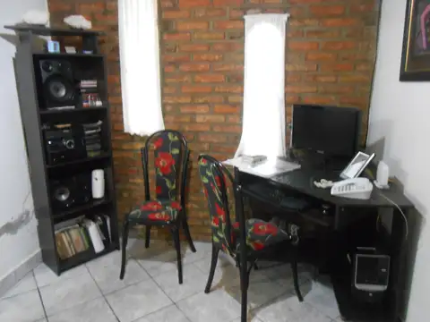 Casa 4 ambientes con 1 baño