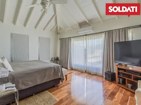 Casa 6 ambientes con 4 baños