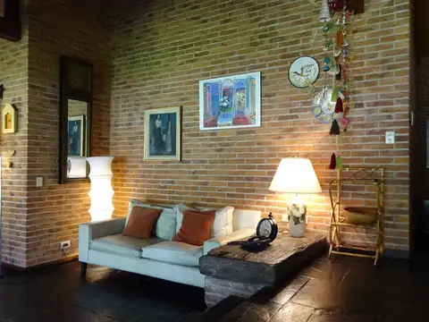 8033 - Casa en Alquiler - Zona Centro - Pinamar