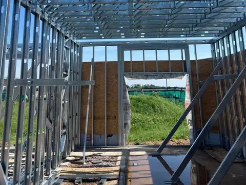 Haras del Sur III Lote con avance de obra 30 %