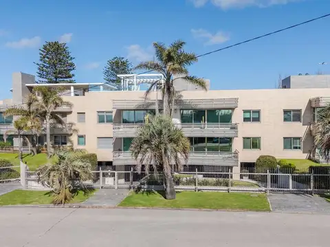 Alquiler Penthouse Carrasco 4 dormitorios y serv.