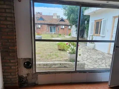casa en venta 8 ambientes a refaccionar