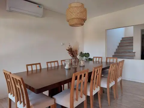 Casa en Alquiler con 7 cocheras