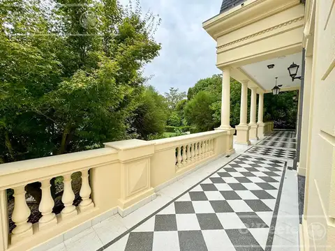 Casa en Venta con 4 cocheras