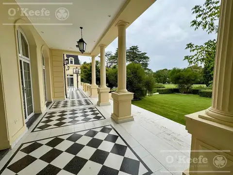 Casa 14 ambientes con 7 baños