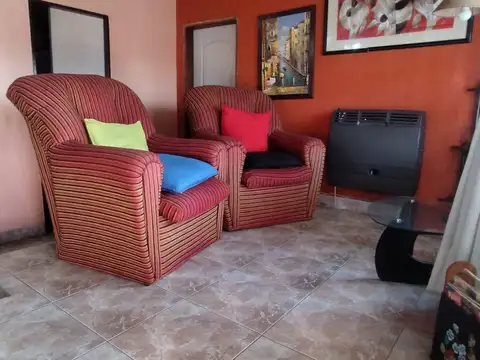 Casa 5 ambientes con 2 baños