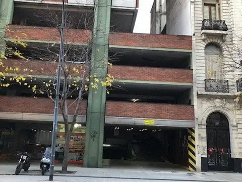 Vendo Urgente 4 Cocheras Fijas en Tribunales  - El valor publicado es por una cochera