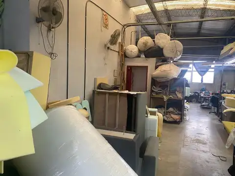 VENTA INMUEBLE 3 PLANTAS POMPEYA ACTUAL TAPICERIA